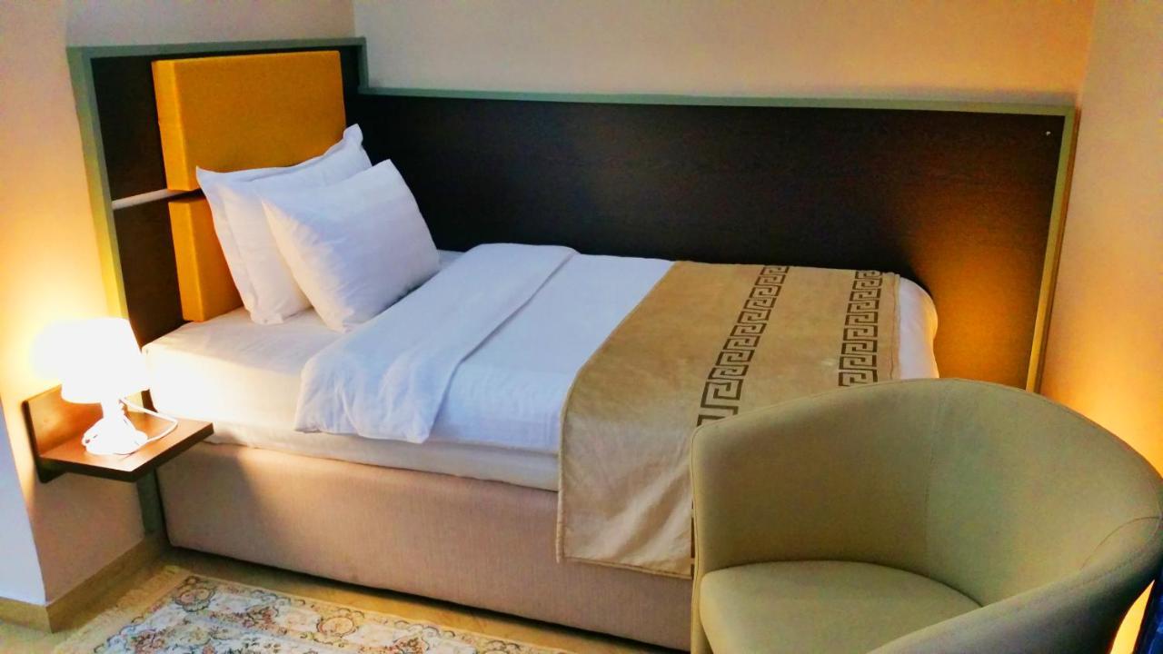 Capital Tirana Hotel Bruci Luaran gambar