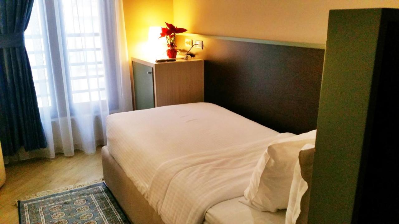 Capital Tirana Hotel Bruci Luaran gambar