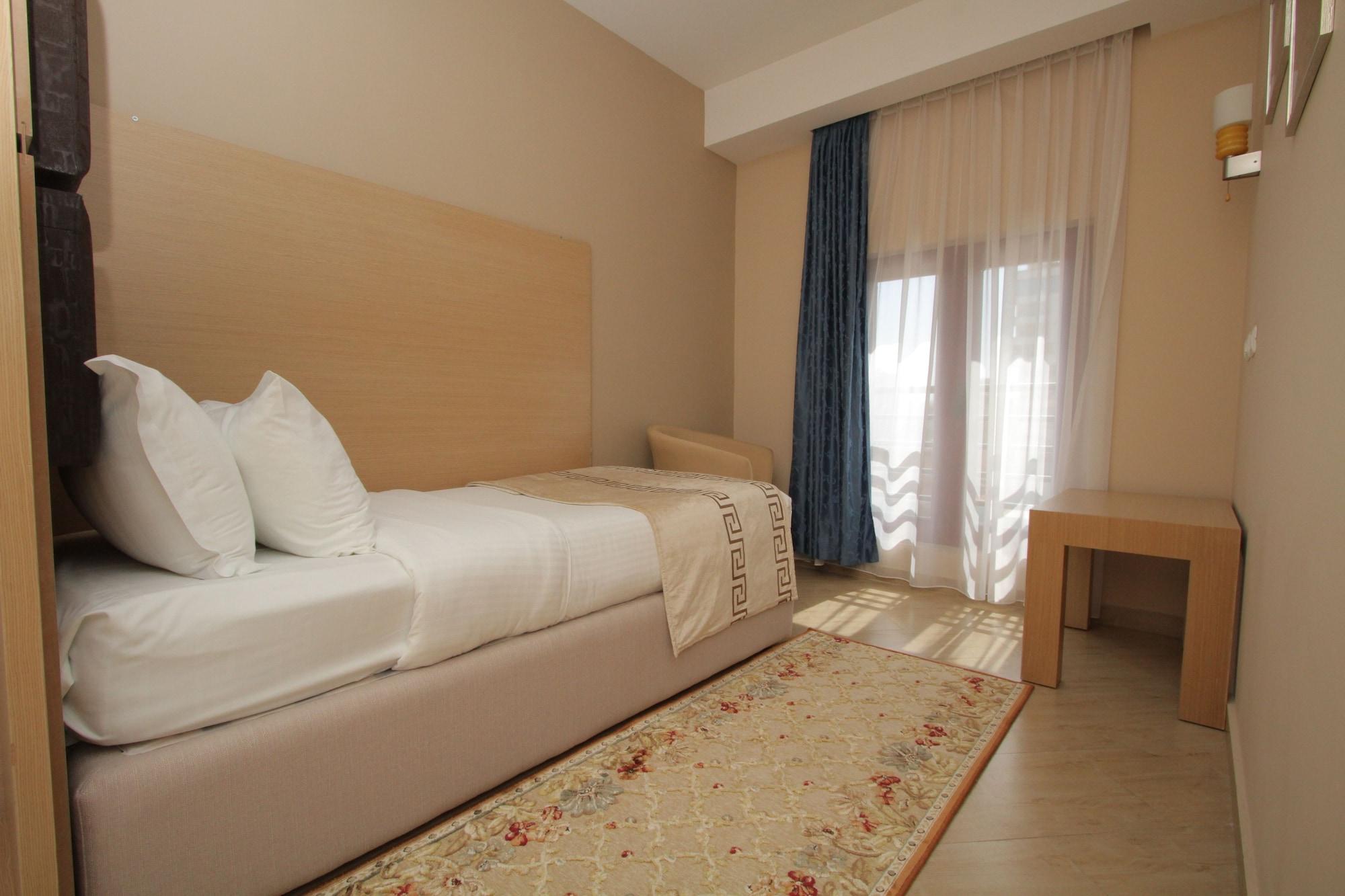 Capital Tirana Hotel Bruci Luaran gambar