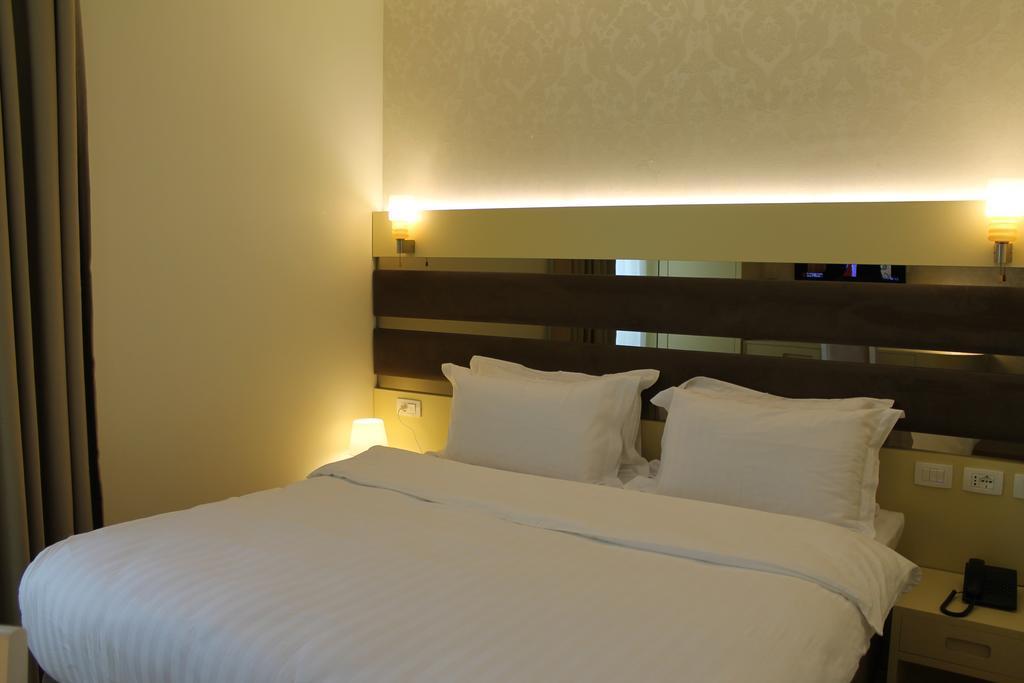 Capital Tirana Hotel Bruci Luaran gambar