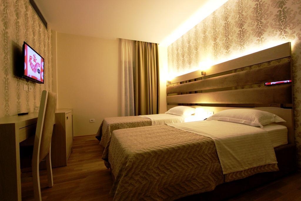 Capital Tirana Hotel Bruci Luaran gambar