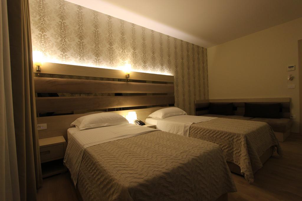 Capital Tirana Hotel Bruci Luaran gambar