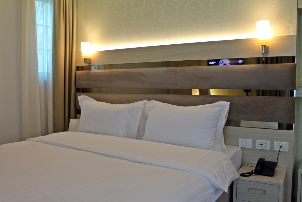 Capital Tirana Hotel Bruci Luaran gambar