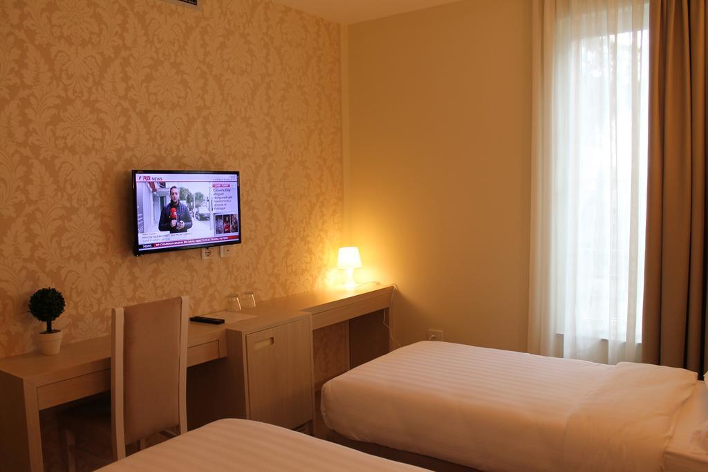 Capital Tirana Hotel Bruci Luaran gambar